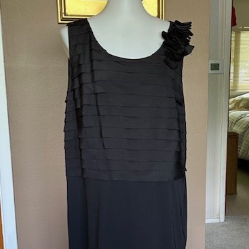 LTS Corsage trim tiered sleeveless black sheath size T18 polyester dress